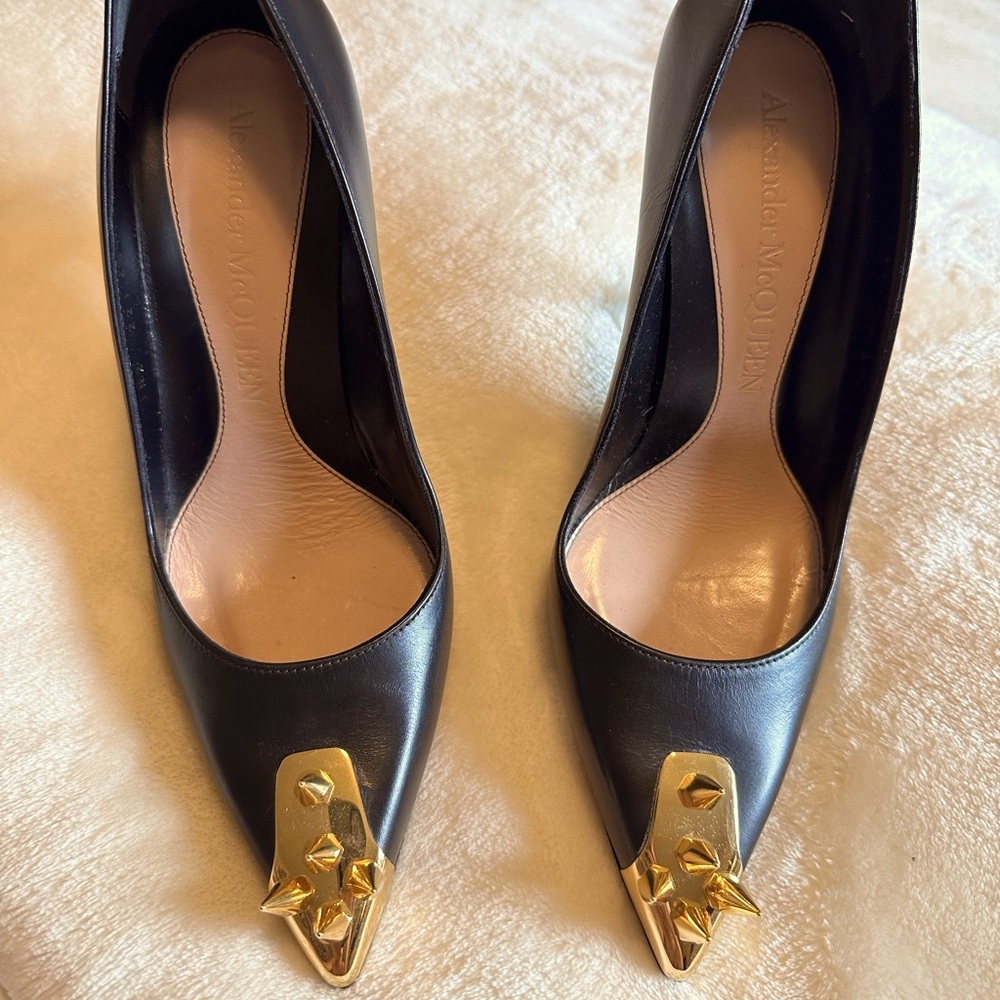 PRE-LOVED $950 Alexander McQueen Punk Spike GOLD Stud Stiletto Pumps Heels Shoes